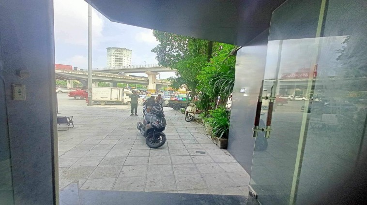 Cho thuê MBKD HÀNG ĂN, CÀ PHÊ, SPA MP Nguyễn Trãi DT 30 m2 - Giá 10 Triệu (ctl)